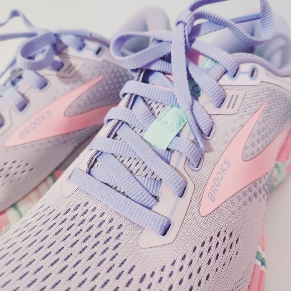 PASTEL Brooks Adrenaline GTS 22 EMPOWER Purple Pink 7.5 Running Shoes NWT Cute! - Picture 9 of 12